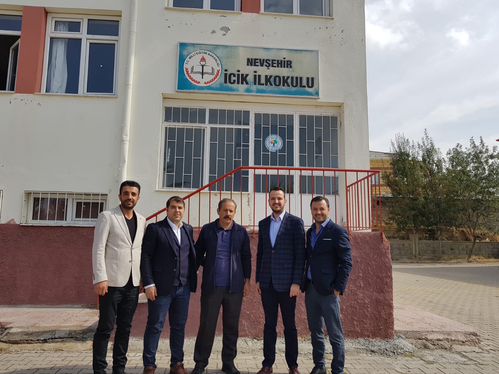 NESİAD üyeleri 170 tane kışlık ayakkabı ve mont yardımı yaptı. NESİAD üyeleri 170 tane kışlık ayakkabı ve mont yardımı yaptı.